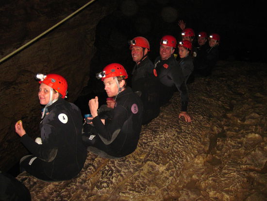 Vom Flying Fox gibt's leider keine Bilder, wie wir bei Dunkelheit an nem Stahlseil durch die Höhle gerauscht sind. Dafür gab's danach erst mal ne kleine Pause inkl. ner Stärkung.