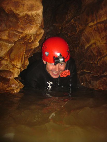 Mit so nem dicken, aufgeschwemmten Wetsuit ist das gar nicht so einfach, durch diese engen Durchgänge zu krabbeln...