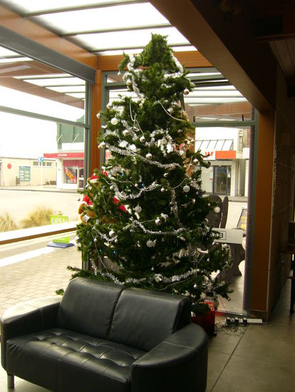 Weihnachtsbaum in einem Restaurant in Hokitika