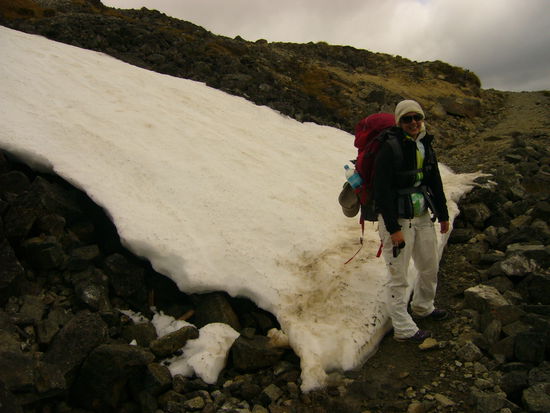 Unser Weg ging unter anderem auch ueber Schneefelder