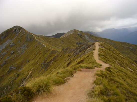 Unser Weg auf dem Bergruecken entlang