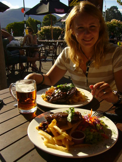 ...ein ordentliches Steak mit Pommes,...