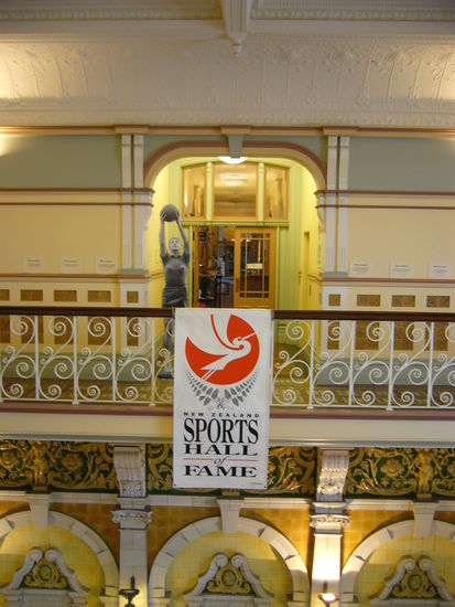 Im Bahnhof ist auch die Sports Hall of Fame untergebracht, wo berühmte Sportler Neuseelands geehrt werden. Den einzigen, den ich gekannt habe, war Wnton Rufer, der früher mal bei Werder Bremen gespielt hat. Ansonsten sind's hauptsächlich Cricket-, Rugby- und Hockey-Spieler sowie einige Leichtathleten, die aufgenommen wurden.
