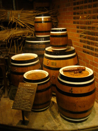 Das sind die unterschiedlichen Größen, in denen früher das Bier in Holzfässer abgefüllt wurde.