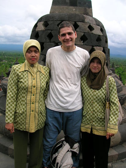 und hier.....................der Star des Tempels.........mit 2 seiner treuen Untergebenen 