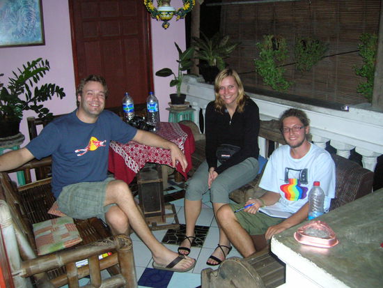 Den Tag lies ich Abends gemeinsam mit den beiden Grazern Roman (links), Verena und dem Jan Ulrich der Travellerwelt Johannes seeeeeehr chillig ausklingen