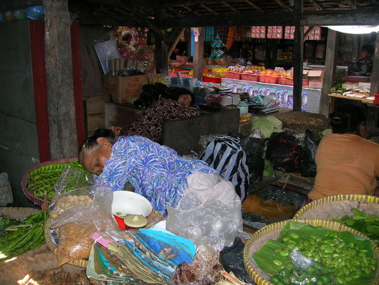 Auch die tougheste Marktfrau braucht mal ein Paeuschen - am Besten im Kollektiv