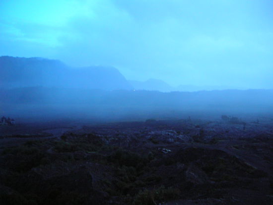 Bereits unten in der Ebene - es daemmert