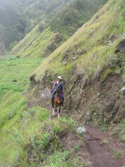 Einer der Bauern beim Aufstieg Richtung der Doerfer