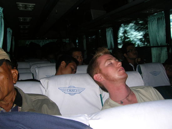 Der Versuch die Erschoepfung irgendwie mit Schlafen zu regeln scheiterte bei mir klaeglich.......