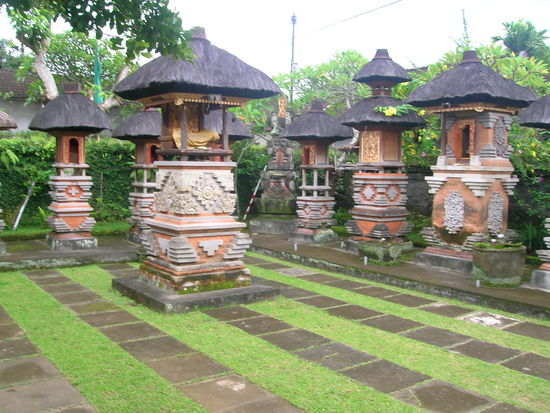 der eigene Haustempel