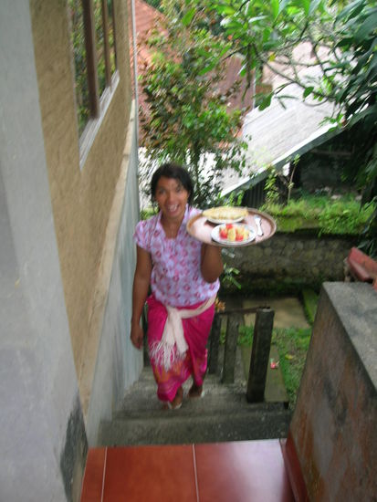 Nyomen bringt mir Fruehstueck - er ist einfach Weltklasse..........