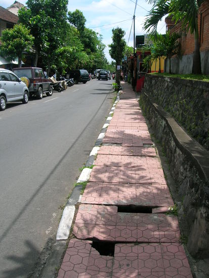 Hauptstrasse in Ubud in Richtung Monkey Forest......