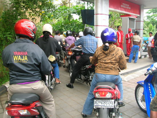 Endlich biken uuuuuuuuuund erstmal TANKEN.........