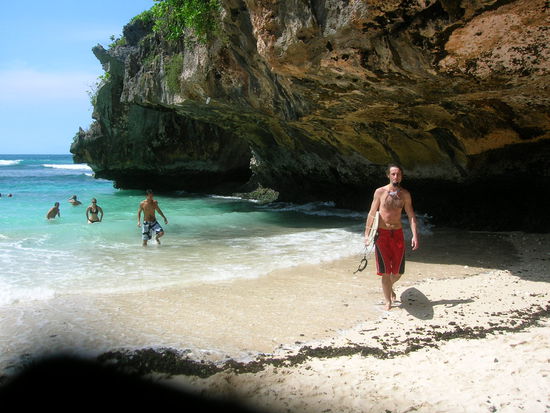 ..........und die Surfer ......man muss schon ziemlich viele Kuehlschraenke kaufen um soooooo cool zu werden