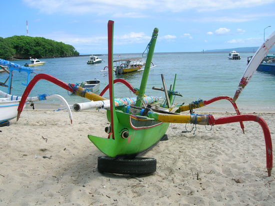 Hier die traditionellen Boote........