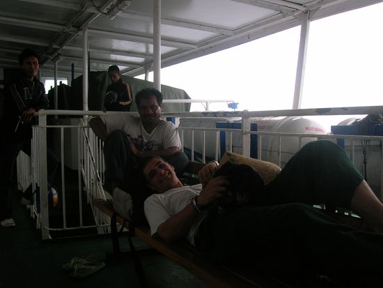 ..........Travel-Time.........hier konnte ich auf der Faehre......GOTT SEI DANK.......trotz SCHWERER See ein Nickerchen machen....