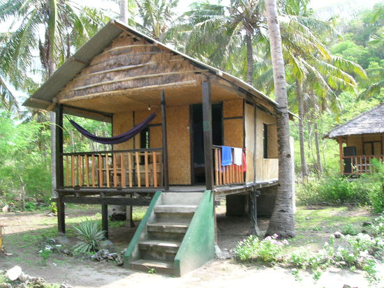 ............und hier meine TRAUM-Huette...........wie gesagt.........besser geht es einfach nicht........aus Bambus und Holz konstruiert und sensationeller Terrasse........