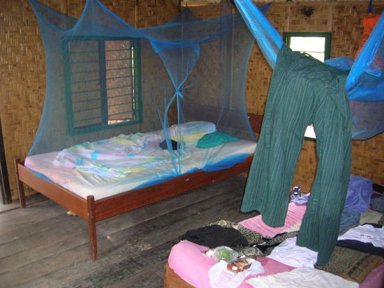 .......der Innenraum..........der Innenarchitekt waere in Europa wahrscheinlich fristlos entlassen worden.........von mir bekommt er eine Anstellung auf Lebenszeit 