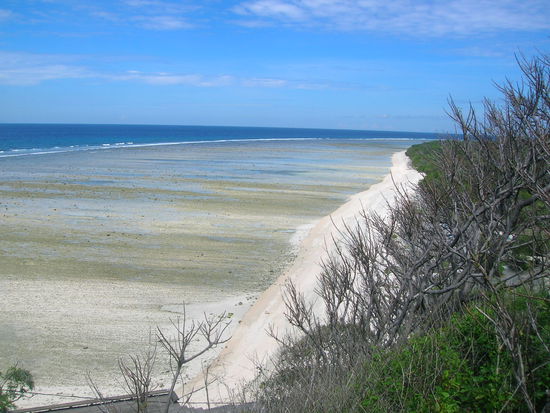 Inseldurchquerung ueber den "Berg" - hier mein direkter Strand am morgen bei EBBE