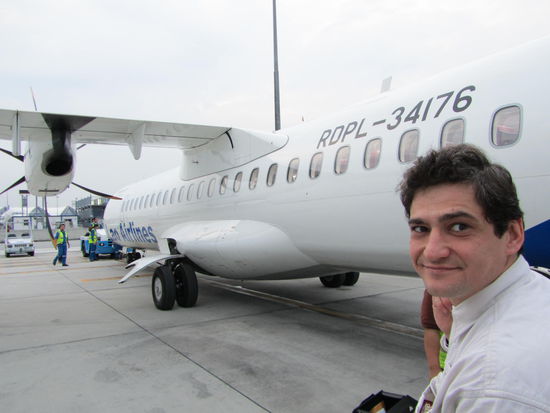 Susi, die alte Airlinerin, meinte beim Anblick des Fluggeraetes nur: In jeden Flugzeugtyp steig i ein NUR net in einen ATR - naja: Getan hat se es trotzdem - wenn auch mit stierem Blicke 