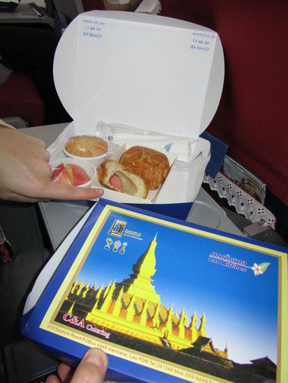 Dafuer entschaedigte ein wahrlich authentisches, fuerstliches und ueppiges Mahl an Bord. Wo sonst kriegst Plunderteig gefuellt mit Frankfurterwuerstel - natuerlich KALT 