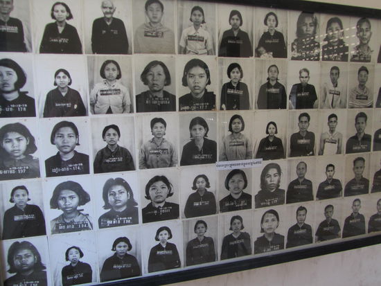 Bei Ankunft wurde jeder katalogisiert und ein Foto gemacht - Voelkermord mit System und Ordnung!