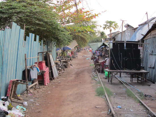 Unterwegs mit dem Mofa in Phnom Penh.........hier gehts teilweise schon hart zu