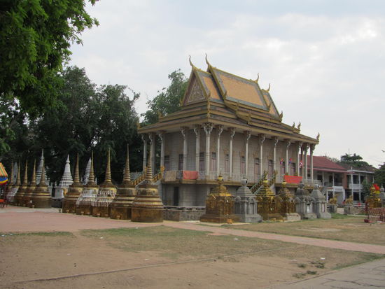 Wat war das noch mal fuer ein Tempel? Wat mal kurz - ich schau mal nach........ach Wat - ist doch egalt - Wat bleibt Wat 