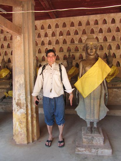 SUCHBILD: Einer von den Beiden ist gar nicht so erleuchtet........hm - na dann beisst euch mal die Zaehne aus!