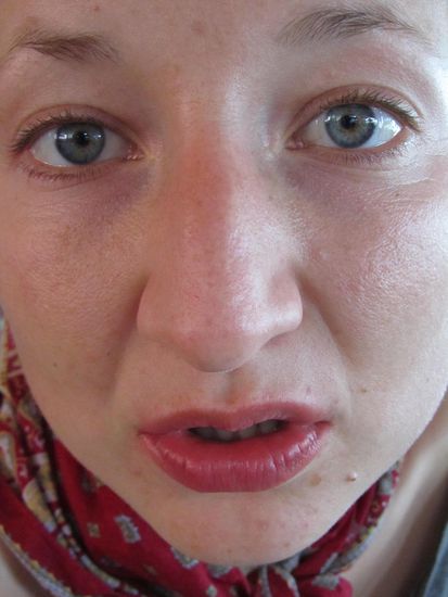 Liebe modebewusste und trendige mitteleuropaeische FRAU: Vergiss das mit den teuren Bottox-Spritzerln und dem suendteuren Lippenstifterln - ISS EINFACH CHILLI und VOILA 