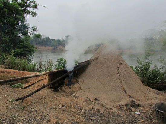 Macht Rauch, die Holzkohle