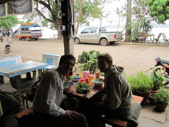 Tagesbeginn...........erstmal Fruehstueck mit............