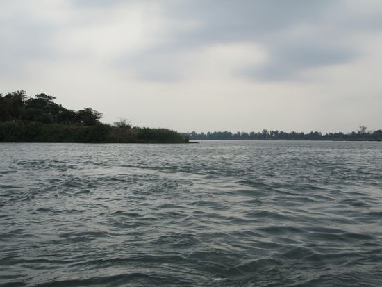 Fruehmorgens Richtung Don Khone (jaaa... das IST der Mekong...)