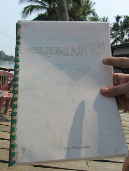 Warmer Willkommensgrusz auf Don Khone - das Englisch ist etwas rostig 