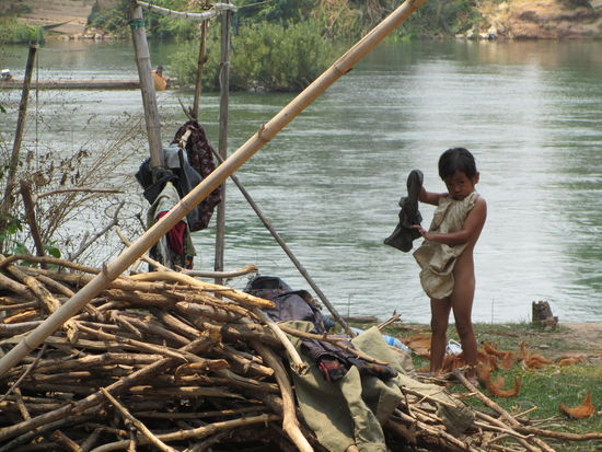 die Menschen hier leben vom, im und am Flusz