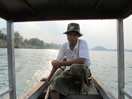 anderer Faehrmann mit Delfinsuchausbildung