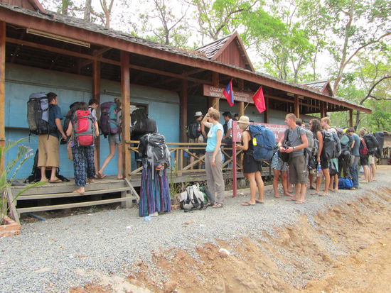 Ausreise - hehehe - hier noch auf der "billigen"laotischen Seite.....