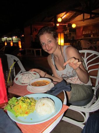 Susi geht's schon wieder viel viel viel viel und ueberdrueberviel BESSER - GOTT sei Dank - hier freut sich ihr Gierschlund schon auf die naechste Curryladung