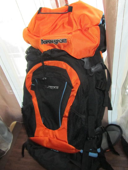 Das neue Super-Über-Drüber-Teil. Mit abnehmbaren Tagesrucksack - sehr kompakt - alle Trageriemen super verabeitet und individuell verstellbar - mal schauen wie er sich in der Praxis macht - Auffallen tut er in jedem Fall 