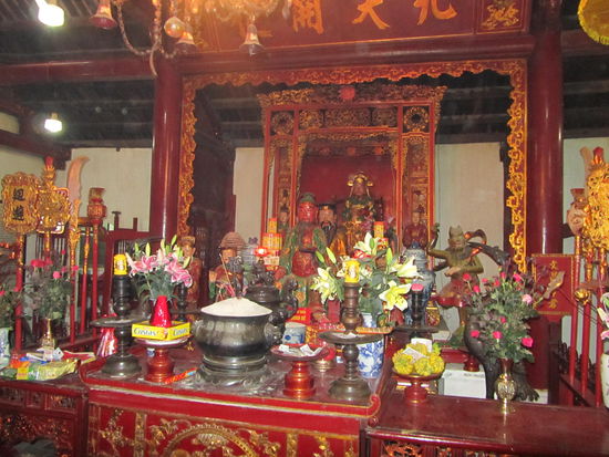 Sie stehen schon auf Farben, die Asiaten (bitte um Entschuldigung, es gehen uns hier schoen langsam die Lichter aus...)