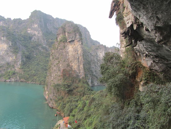 Vom Hoehleneingang aus betrachtet