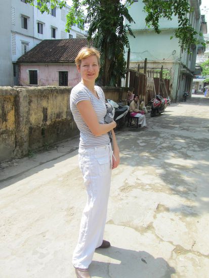 Wochenend und Sonnenschein und dann in Hue am Weg allein - was braucht man mehr zum Gluecklichsein doch nur noch Nudelsupp und Huehnerbein 