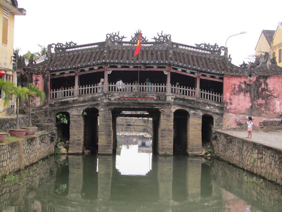 Die beruehmte japanische Bruecke in diesem Freilichtmuseum - schon schooooooooooen!