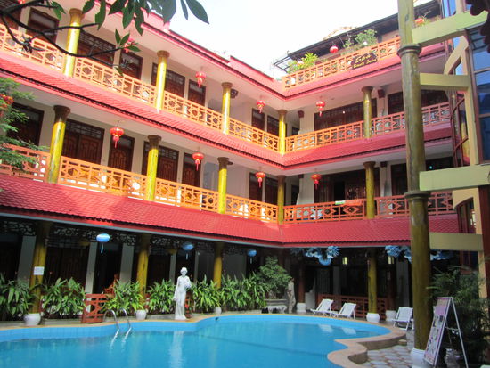 Morgens dann im Hotel beim Fruehstueck.....schon schoen hier in der Bude