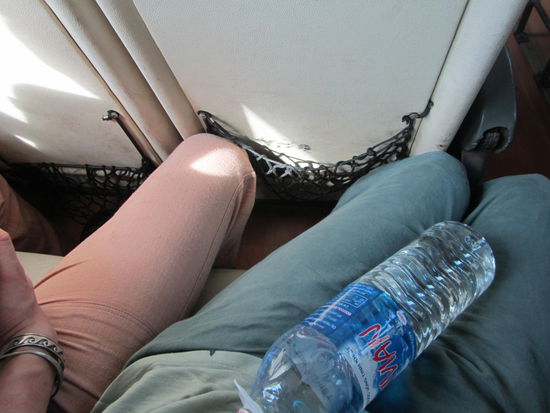 Nach dem Fruehstueck ging es mit dem Bus ca. 1h Std. ins Landesinnere nach My Son (Tempelanlagen der Cham direkt im Jungel). Die Beinfreiheit hatte Optimierungspotenzial 