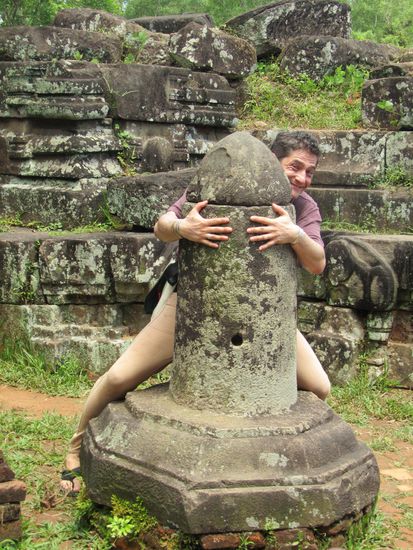 und hier der Lingus (Phalussymbol der Cham und Fruchtbarkeitsstein) - jajaja da strotzt Man(n) vor Manneskraft 