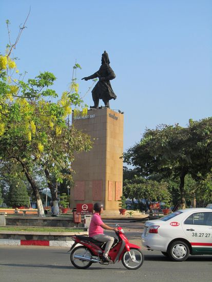 Die Vietnamesen stehen schon auf martialische Denkmaeler