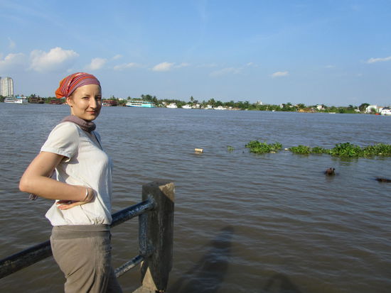 Sehr weibliche Skulptur am Flusz......die hat mir schon sehr gefallen 