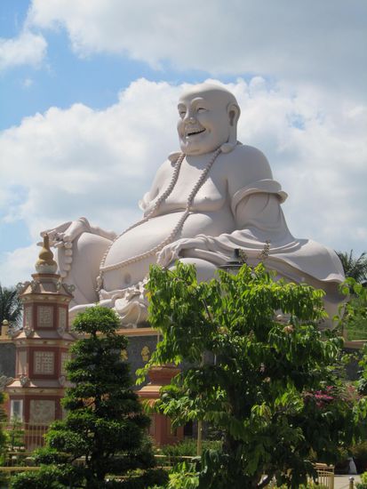 Riiiiiiiiiiiiiesenbuddha am besuchten Tempelchen